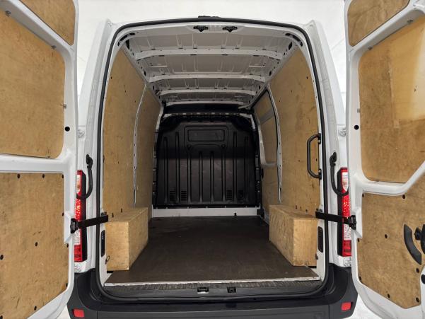 Vente en ligne Renault Master Fourgon MASTER FGN TRAC F3500 L2H2 DCI 135 au prix de 21 790 €