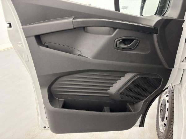 Vente en ligne Renault Trafic 3 Fourgon TRAFIC FGN L1H1 3000 KG BLUE DCI 130 au prix de 24 990 €