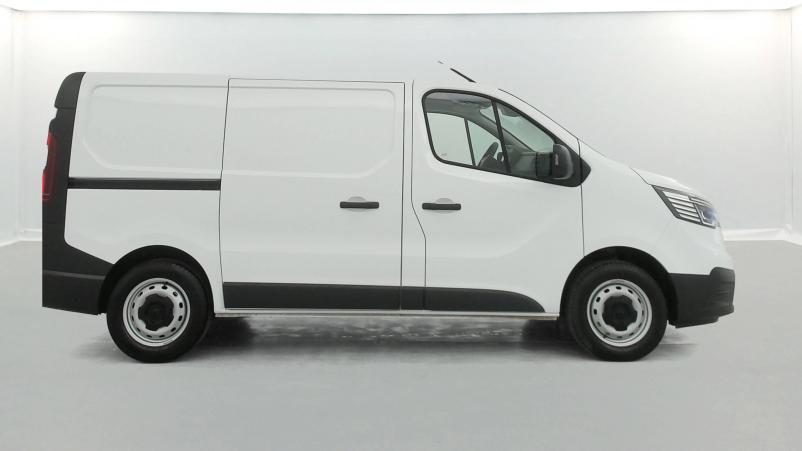 Vente en ligne Renault Trafic 3 Fourgon TRAFIC FGN L1H1 3000 KG BLUE DCI 130 au prix de 24 990 €