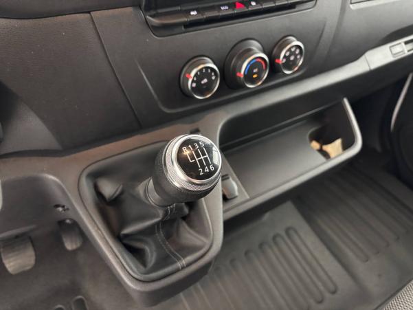 Vente en ligne Renault Master Fourgon MASTER FGN TRAC F3500 L2H2 DCI 135 au prix de 21 790 €
