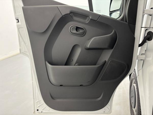 Vente en ligne Renault Master Fourgon MASTER FGN TRAC F3500 L2H2 DCI 135 au prix de 21 790 €