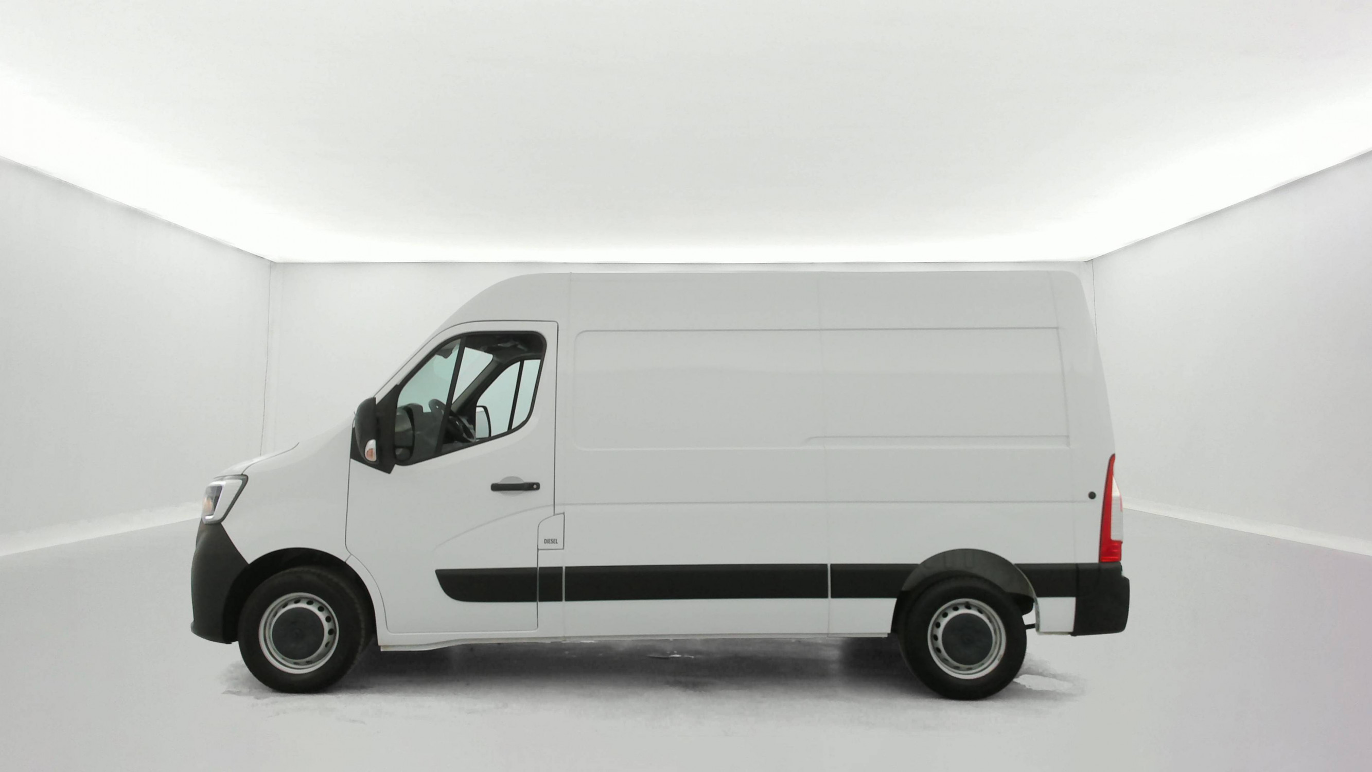 Vente en ligne Renault Master Fourgon MASTER FGN TRAC F3500 L2H2 BLUE DCI 135 au prix de 25 990 €