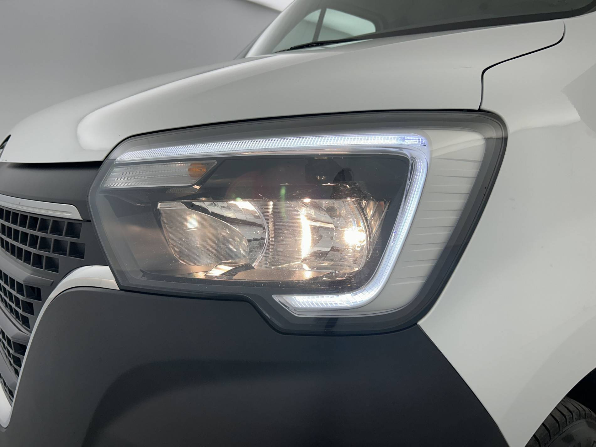 Vente en ligne Renault Master Fourgon MASTER FGN TRAC F3500 L2H2 BLUE DCI 135 au prix de 25 990 €