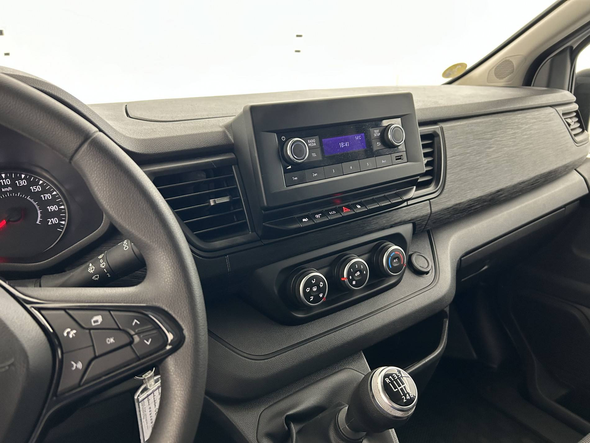 Vente en ligne Renault Trafic 3 Fourgon TRAFIC FGN L1H1 3000 KG BLUE DCI 130 au prix de 19 390 €