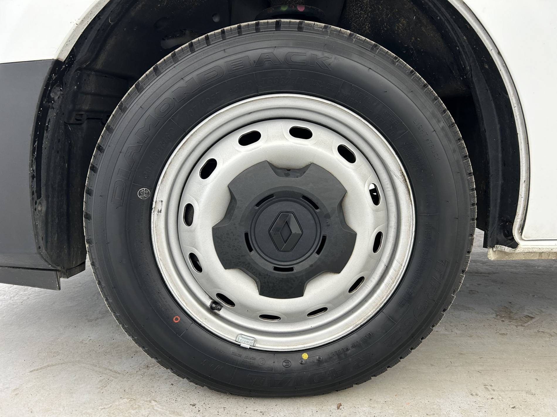 Vente en ligne Renault Trafic 3 Fourgon TRAFIC FGN L1H1 3000 KG BLUE DCI 130 au prix de 19 390 €