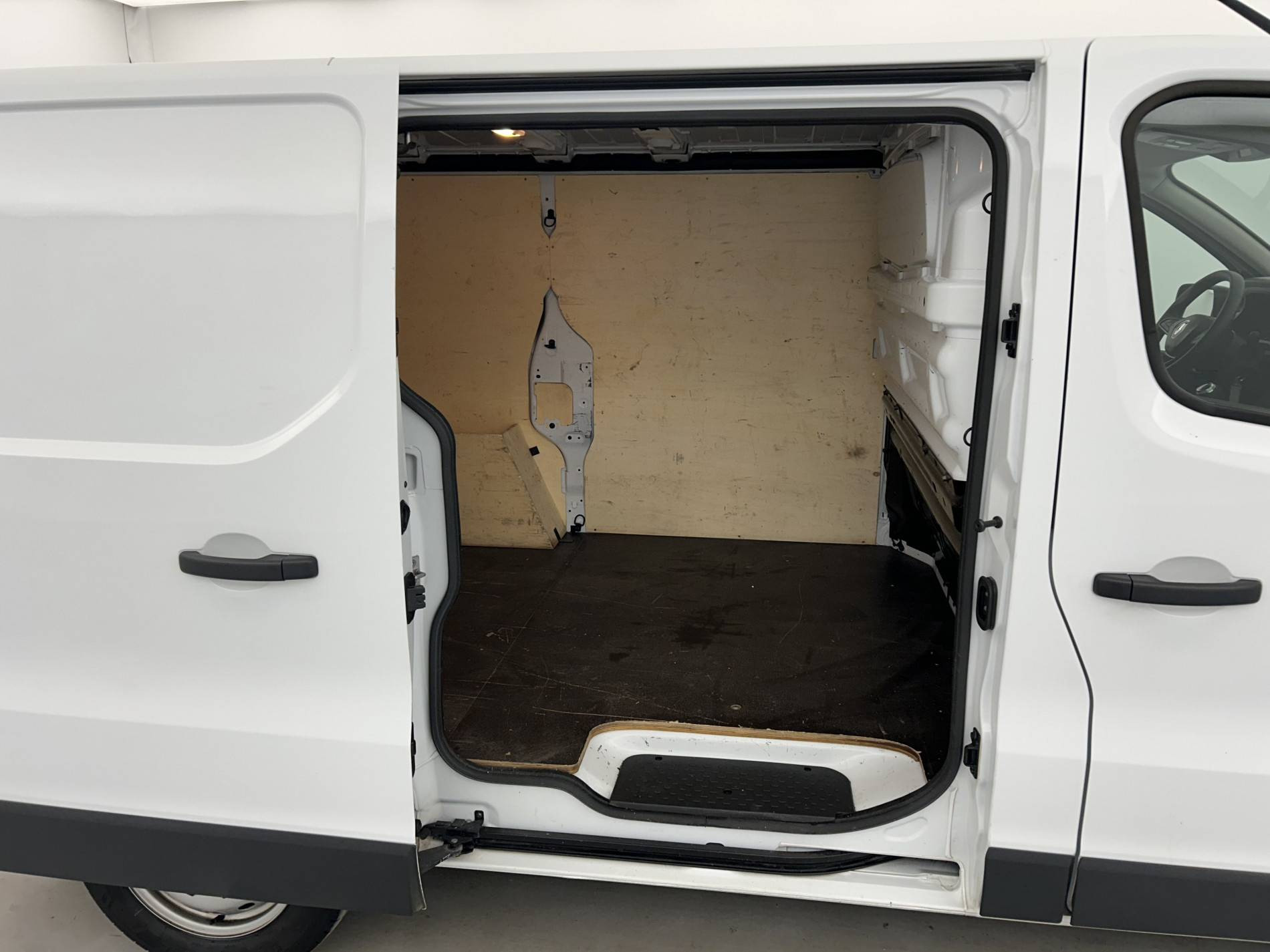 Vente en ligne Renault Trafic 3 Fourgon TRAFIC FGN L1H1 3000 KG BLUE DCI 130 au prix de 19 390 €