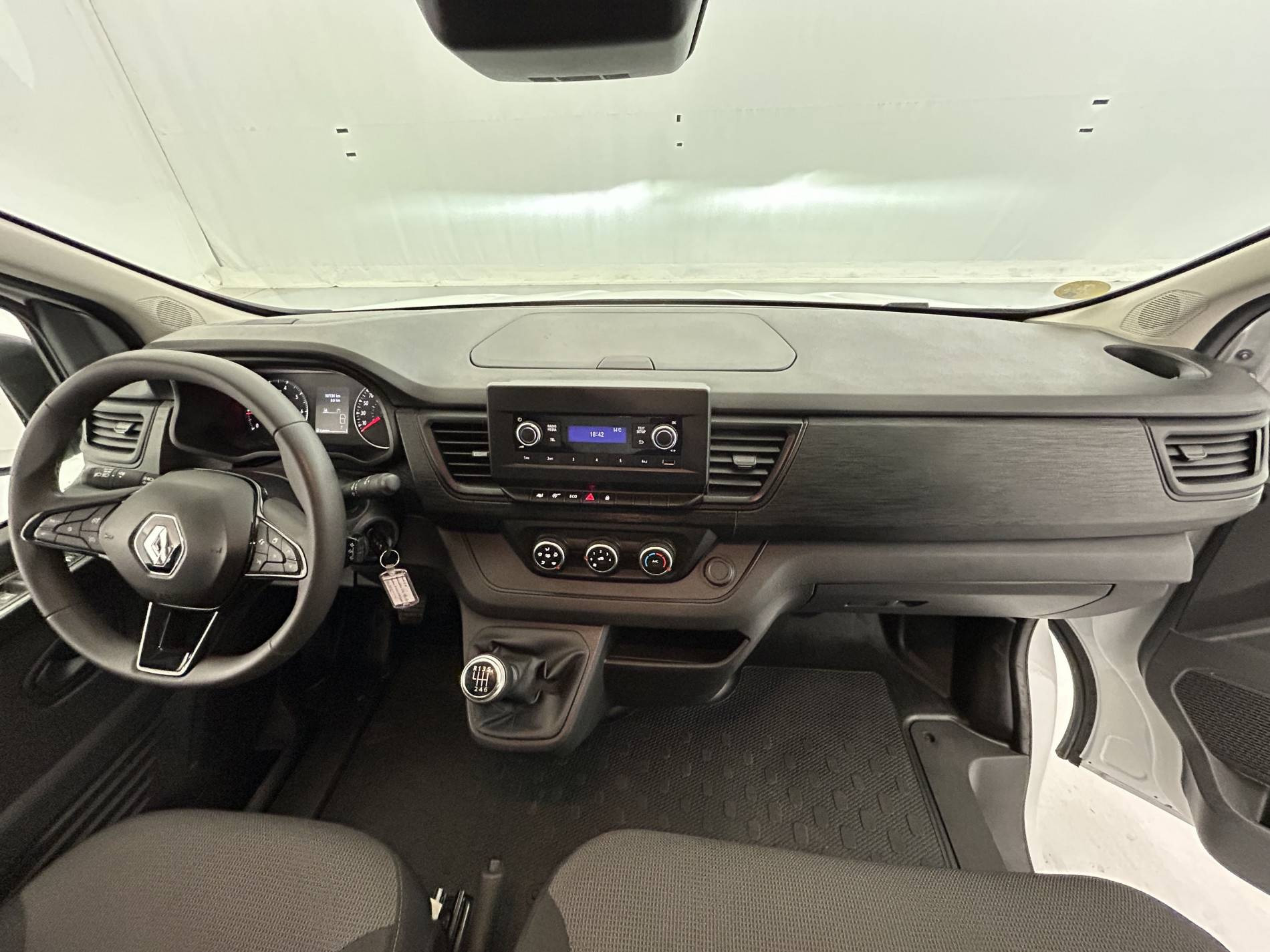 Vente en ligne Renault Trafic 3 Fourgon TRAFIC FGN L1H1 3000 KG BLUE DCI 130 au prix de 19 390 €