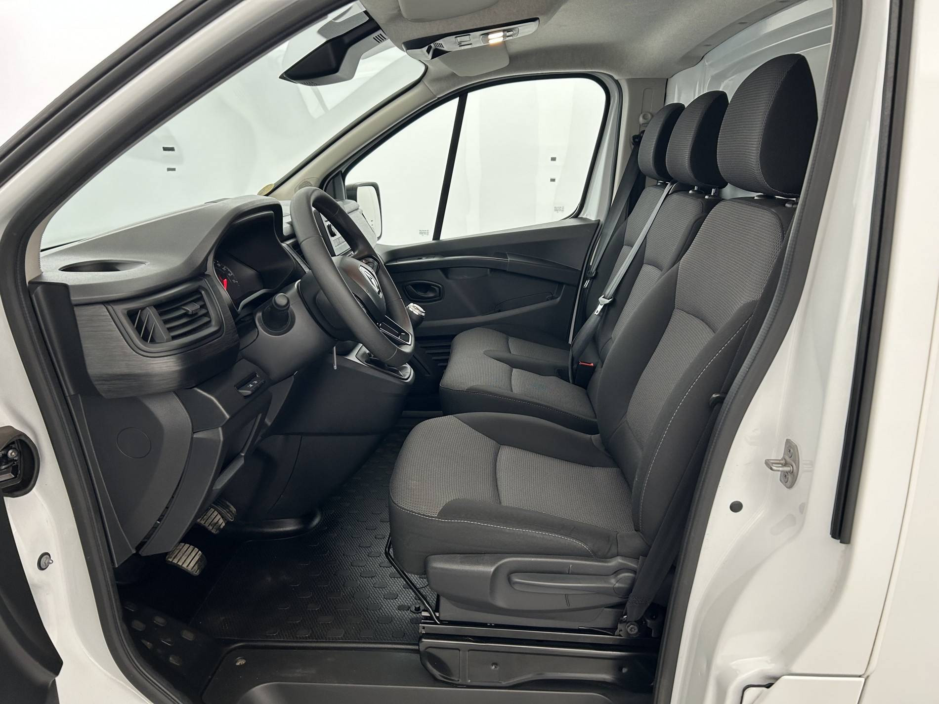 Vente en ligne Renault Trafic 3 Fourgon TRAFIC FGN L1H1 3000 KG BLUE DCI 130 au prix de 19 390 €