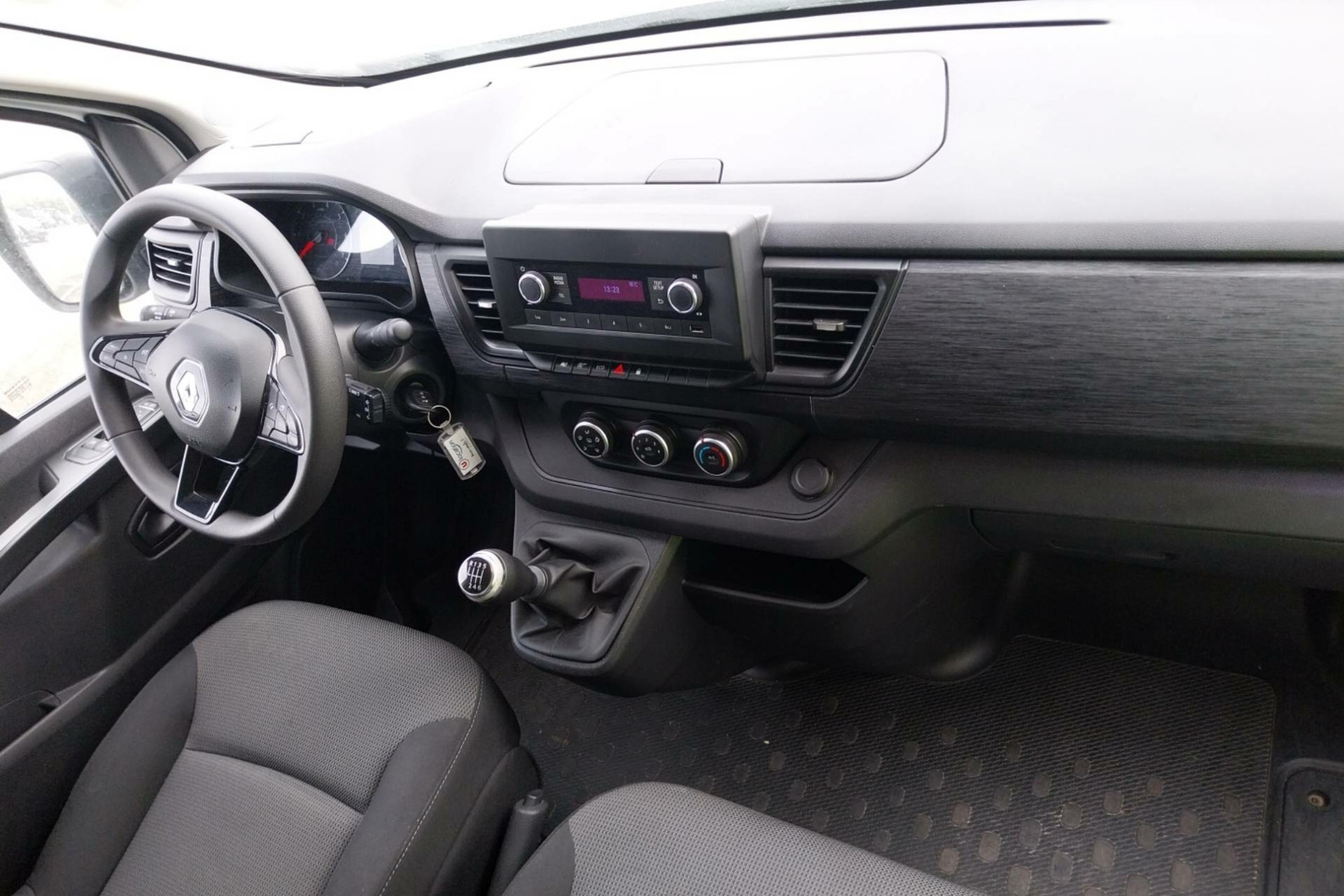 Vente en ligne Renault Trafic 3 Fourgon TRAFIC FGN L1H1 3000 KG BLUE DCI 130 au prix de 19 390 €