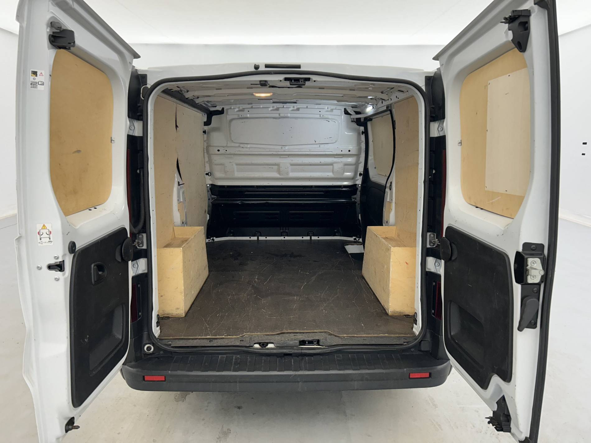 Vente en ligne Renault Trafic 3 Fourgon TRAFIC FGN L1H1 3000 KG BLUE DCI 130 au prix de 19 390 €