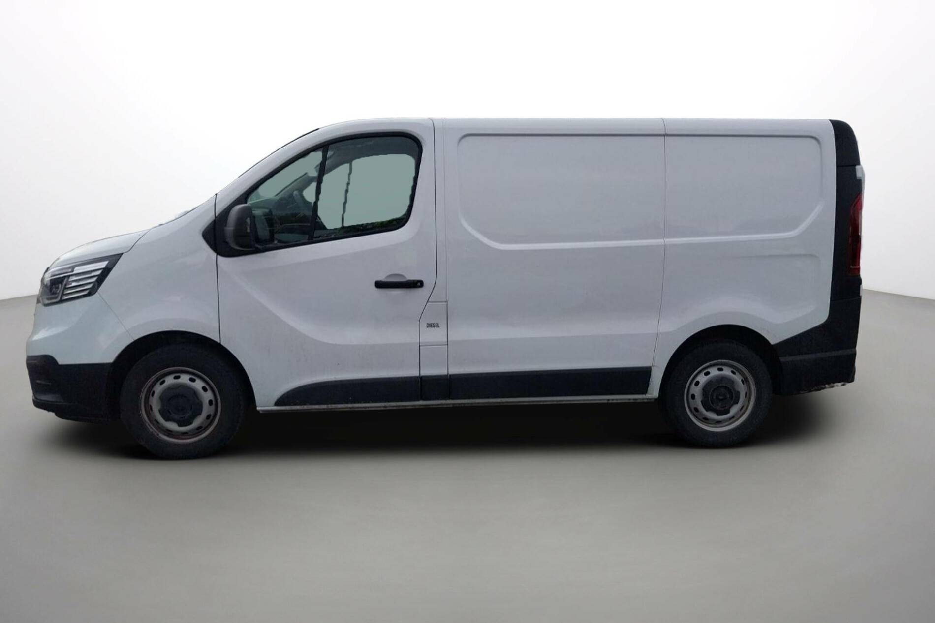 Vente en ligne Renault Trafic 3 Fourgon TRAFIC FGN L1H1 3000 KG BLUE DCI 130 au prix de 19 390 €