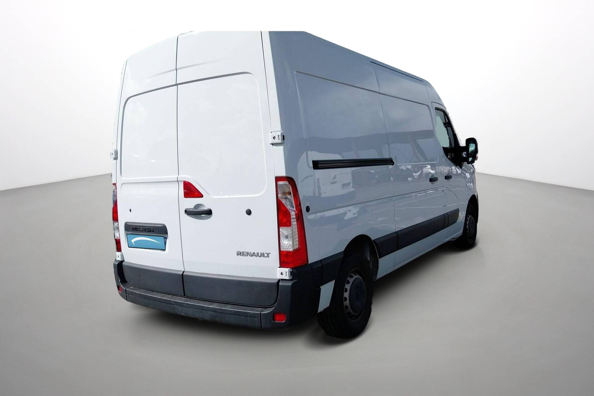 Vente en ligne Renault Master Fourgon MASTER FGN TRAC F3500 L2H2 BLUE DCI 135 au prix de 27 590 €