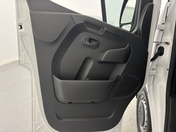Vente en ligne Renault Master Fourgon MASTER FGN TRAC F3500 L2H2 BLUE DCI 135 au prix de 26 990 €