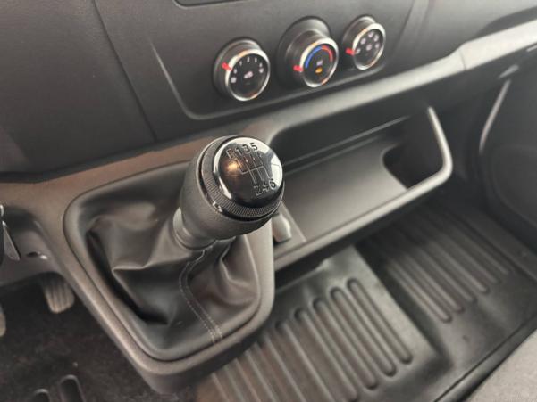 Vente en ligne Renault Master Fourgon MASTER FGN TRAC F3500 L2H2 BLUE DCI 135 au prix de 26 990 €