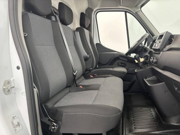 Vente en ligne Renault Master Fourgon MASTER FGN TRAC F3500 L2H2 BLUE DCI 135 au prix de 26 990 €