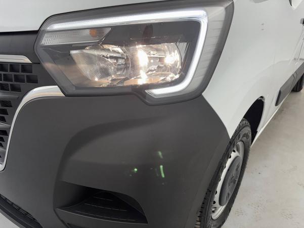Vente en ligne Renault Master Fourgon MASTER FGN TRAC F3500 L2H2 BLUE DCI 135 au prix de 26 990 €