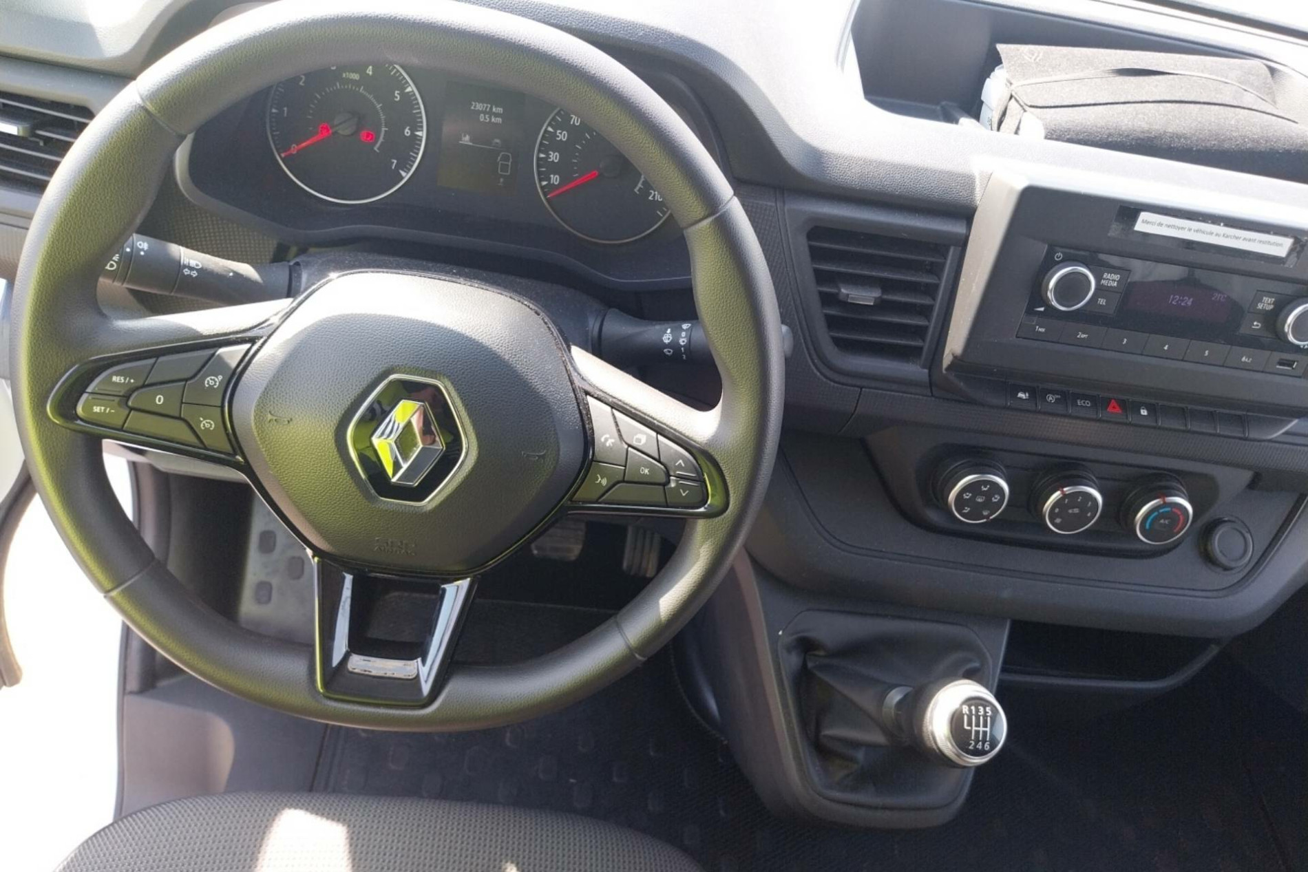 Vente en ligne Renault Trafic 3 Fourgon TRAFIC FG BLUE DCI 130 L1H1 3T GSR2 au prix de 24 390 €