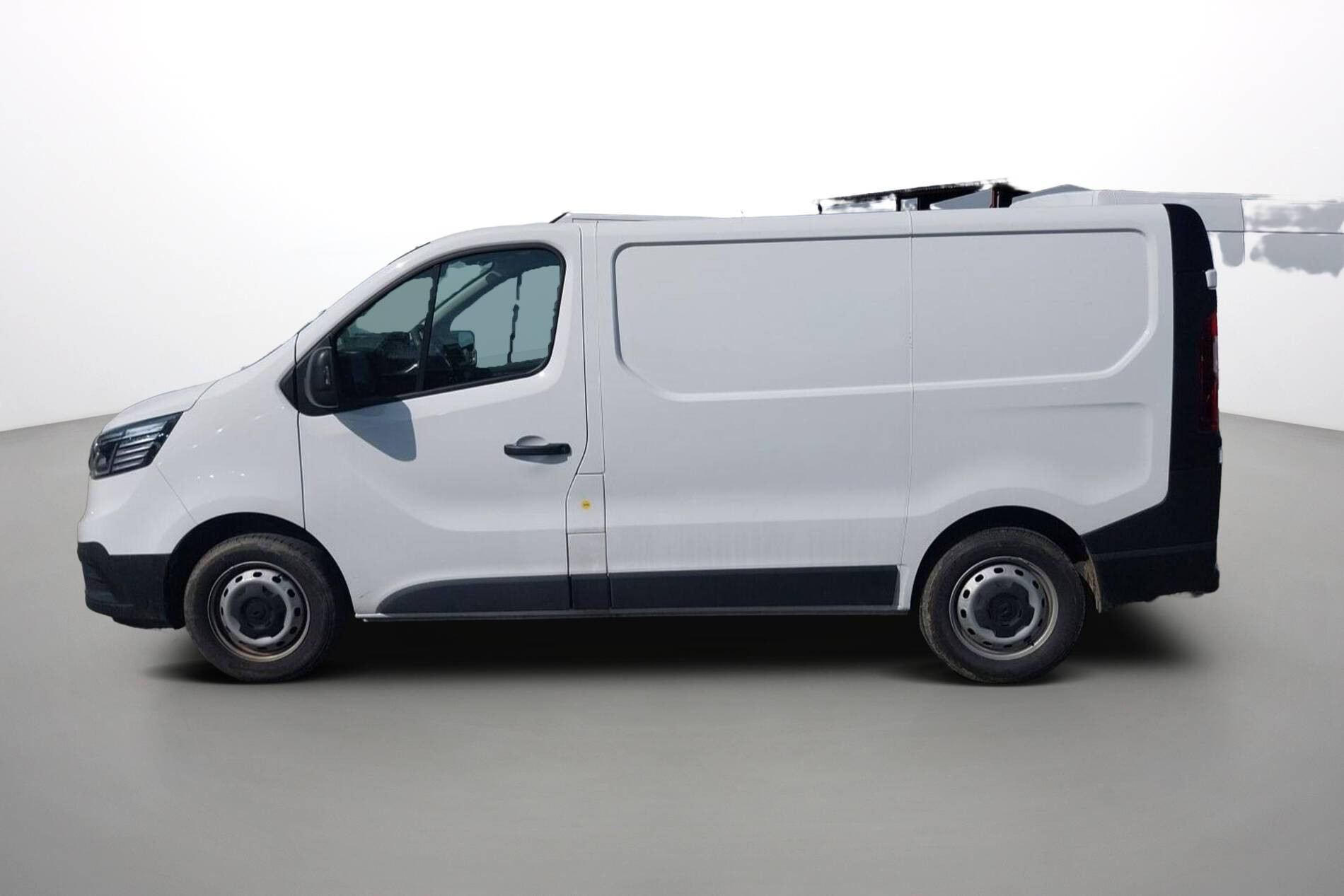Vente en ligne Renault Trafic 3 Fourgon TRAFIC FG BLUE DCI 130 L1H1 3T GSR2 au prix de 24 390 €