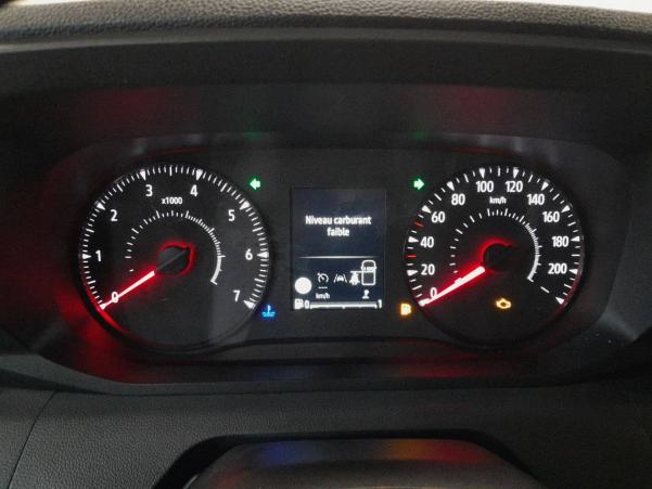 Vente en ligne Renault Master MASTER FGN TRAC 3T5 L2H2 BLUE DCI 150 au prix de 38 590 €