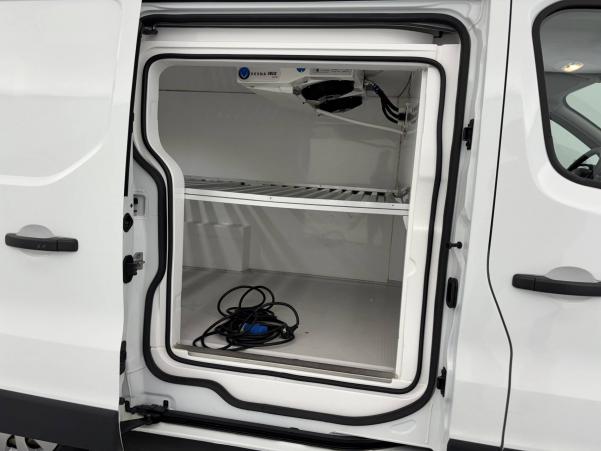 Vente en ligne Renault Trafic 3 Fourgon TRAFIC FGN L1H1 FRIGORIFIQUE 1200 KG DCI 120 au prix de 27 990 €