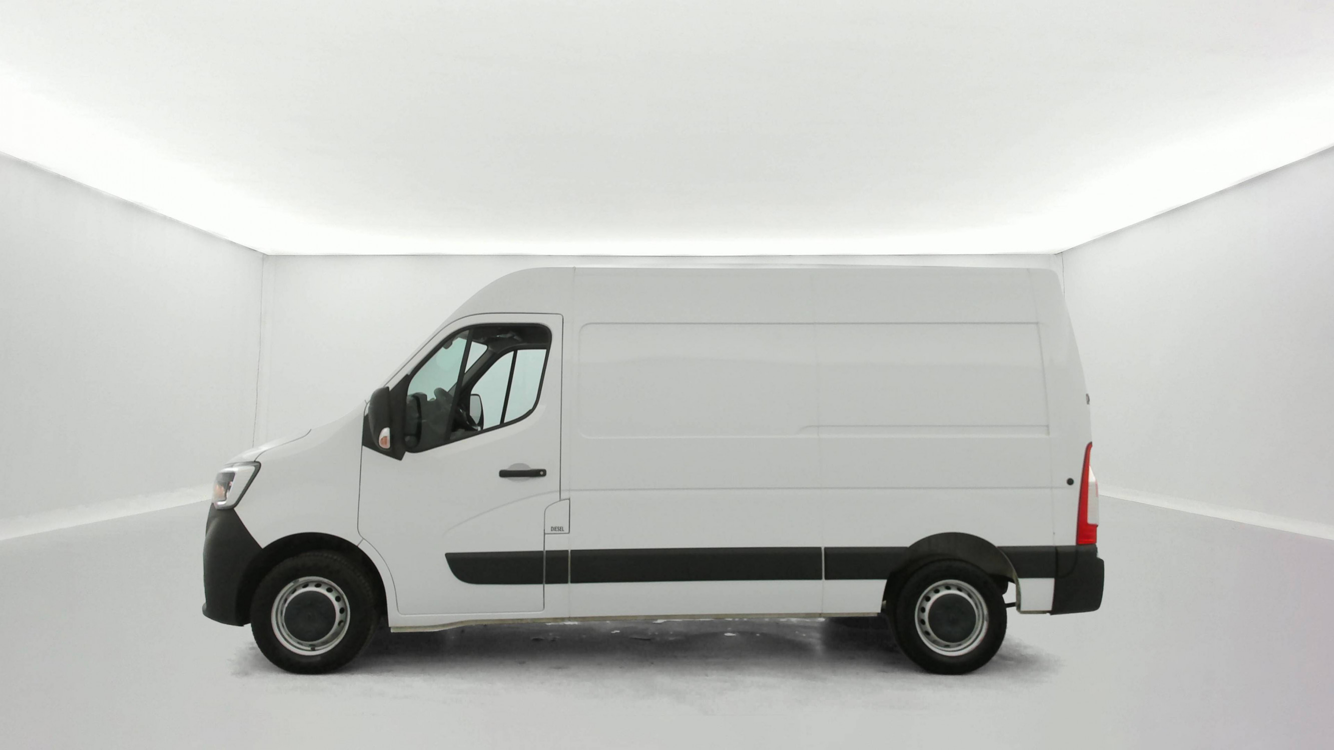 Vente en ligne Renault Master Fourgon MASTER FGN TRAC F3500 L2H2 BLUE DCI 135 au prix de 23 990 €