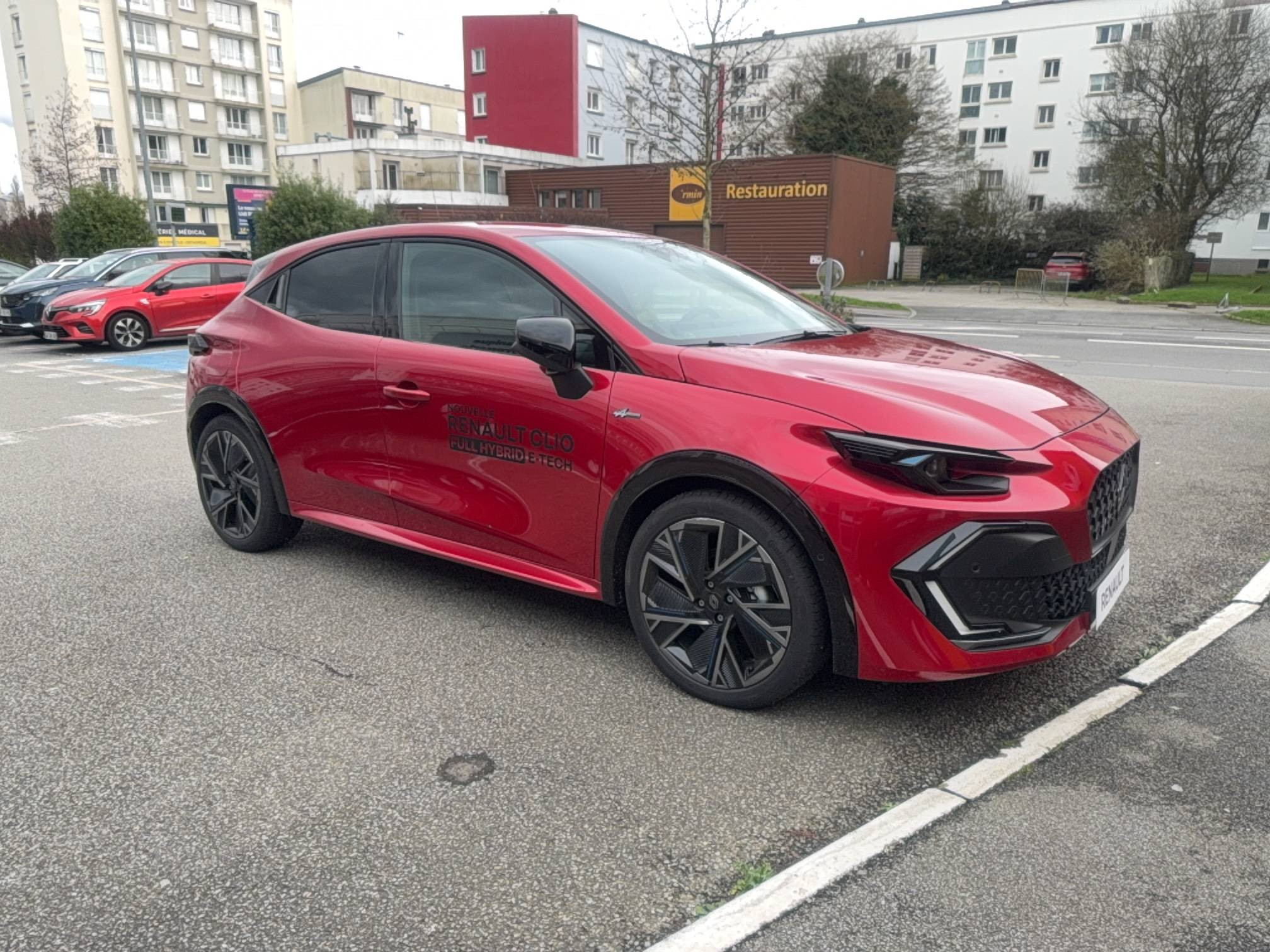 Vente en ligne Renault Clio 6 Clio E-Tech full hybrid 160 ch au prix de 28 990 €