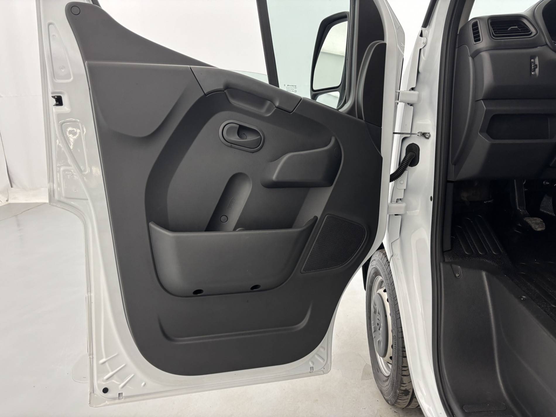 Vente en ligne Renault Master Fourgon MASTER FGN TRAC F3500 L2H2 BLUE DCI 135 au prix de 24 890 €