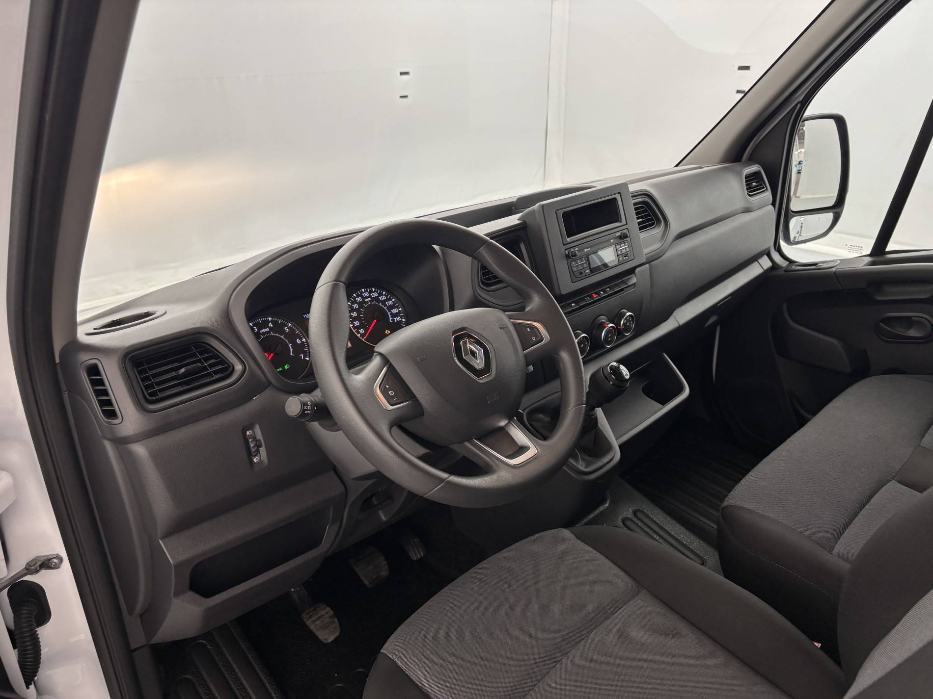 Vente en ligne Renault Master Fourgon MASTER FGN TRAC F3500 L2H2 BLUE DCI 135 au prix de 24 890 €