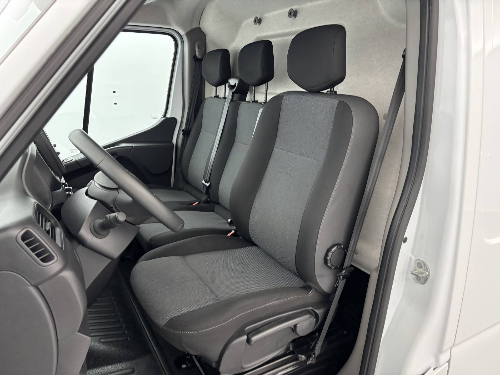 Vente en ligne Renault Master Fourgon MASTER FGN TRAC F3500 L2H2 BLUE DCI 135 au prix de 23 990 €