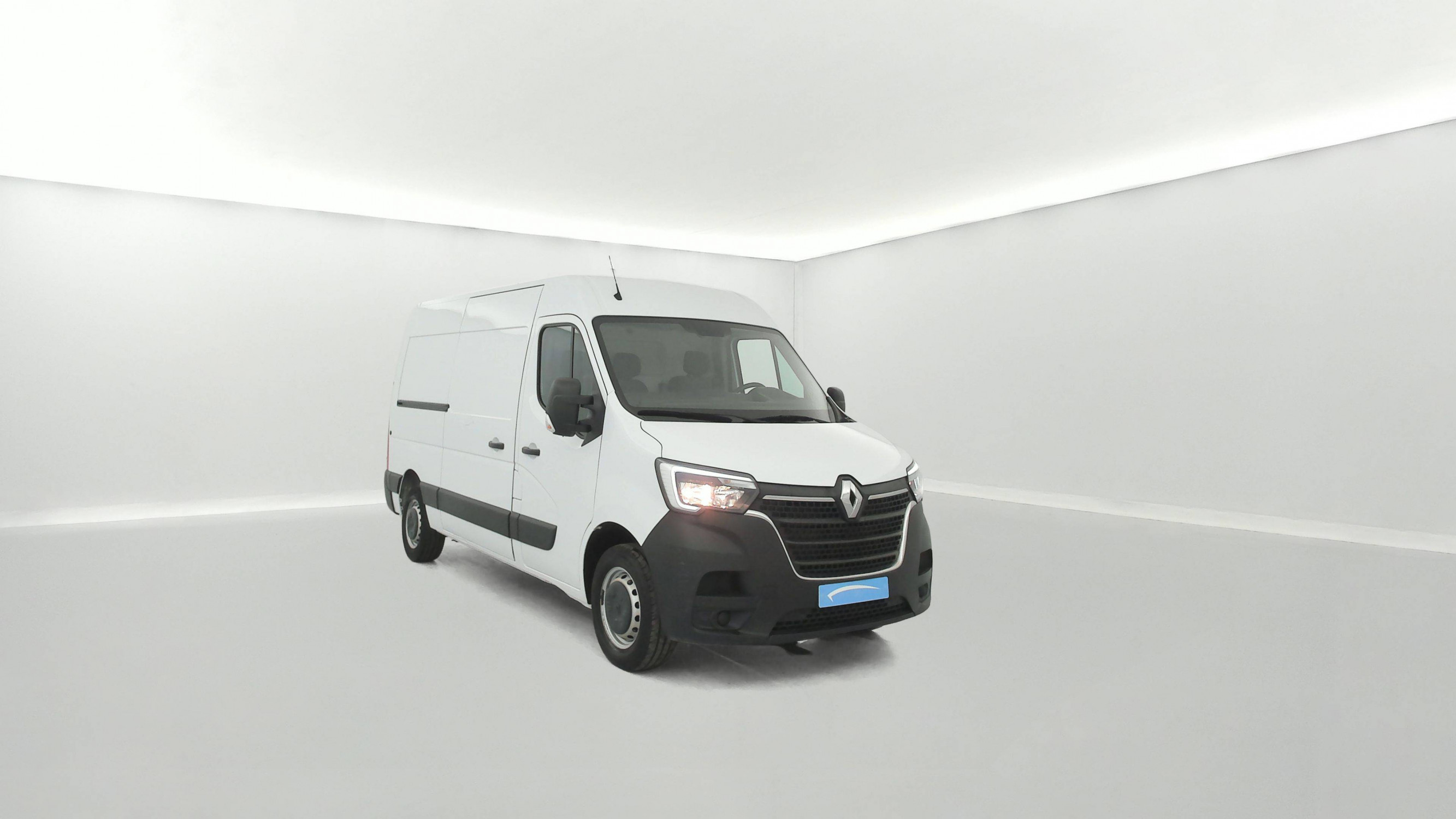 Vente en ligne Renault Master Fourgon MASTER FGN TRAC F3500 L2H2 BLUE DCI 135 au prix de 24 890 €