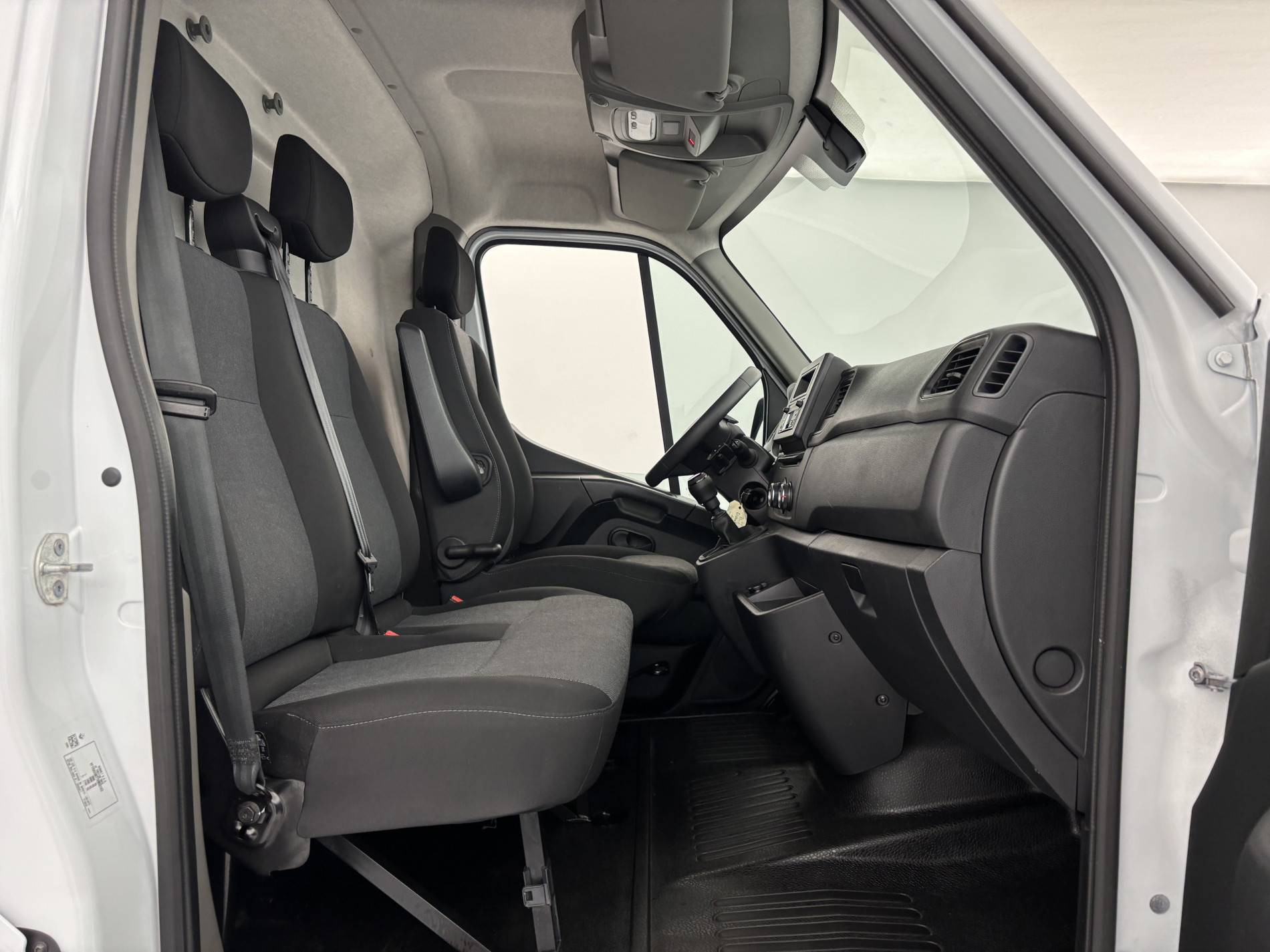 Vente en ligne Renault Master Fourgon MASTER FGN TRAC F3500 L2H2 BLUE DCI 135 au prix de 23 990 €