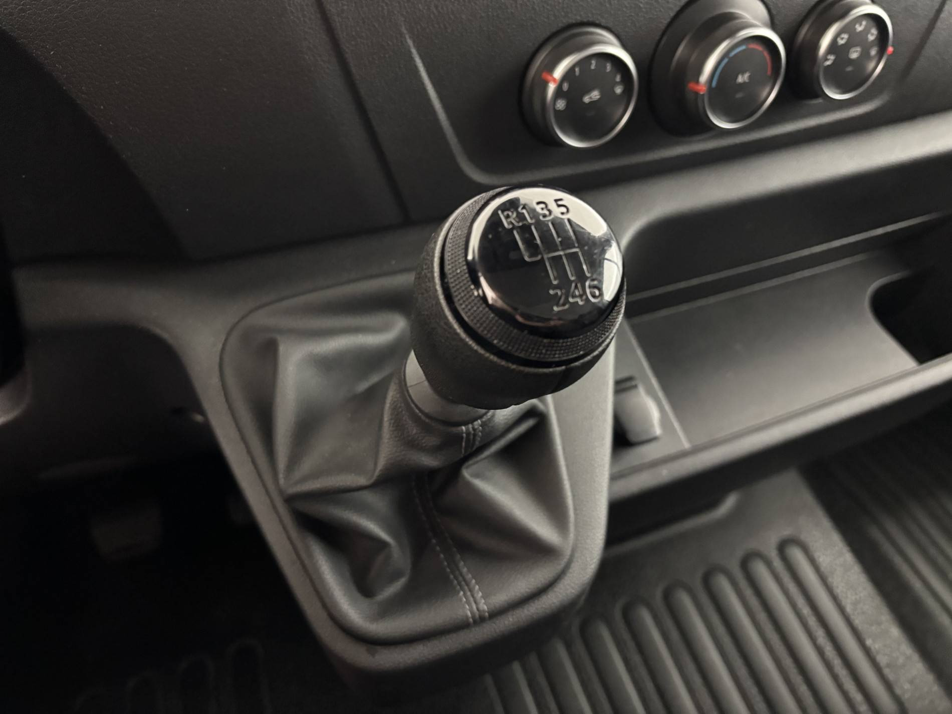 Vente en ligne Renault Master Fourgon MASTER FGN TRAC F3500 L2H2 BLUE DCI 135 au prix de 23 990 €