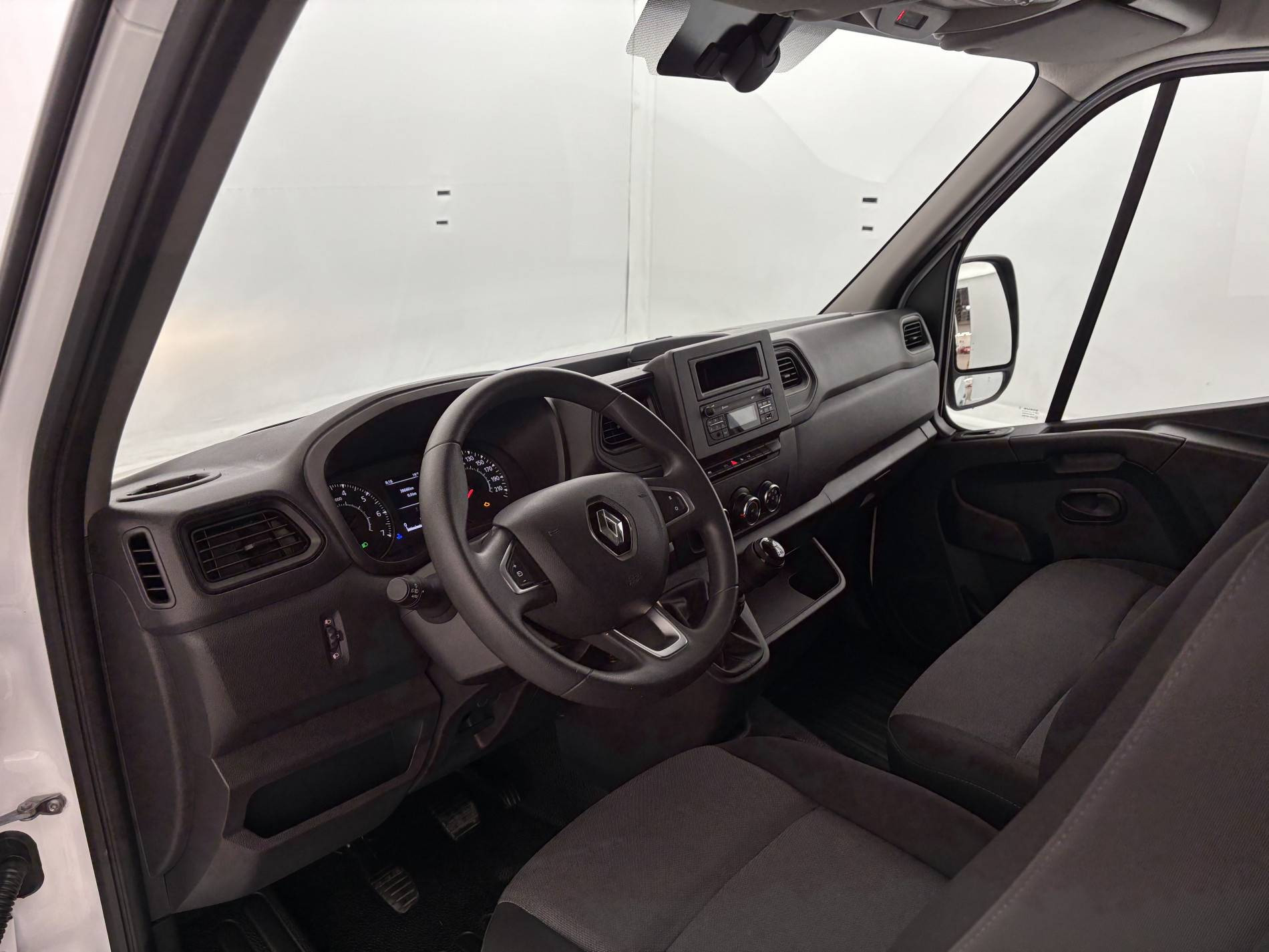 Vente en ligne Renault Master Fourgon MASTER FGN TRAC F3500 L2H2 BLUE DCI 135 au prix de 23 990 €