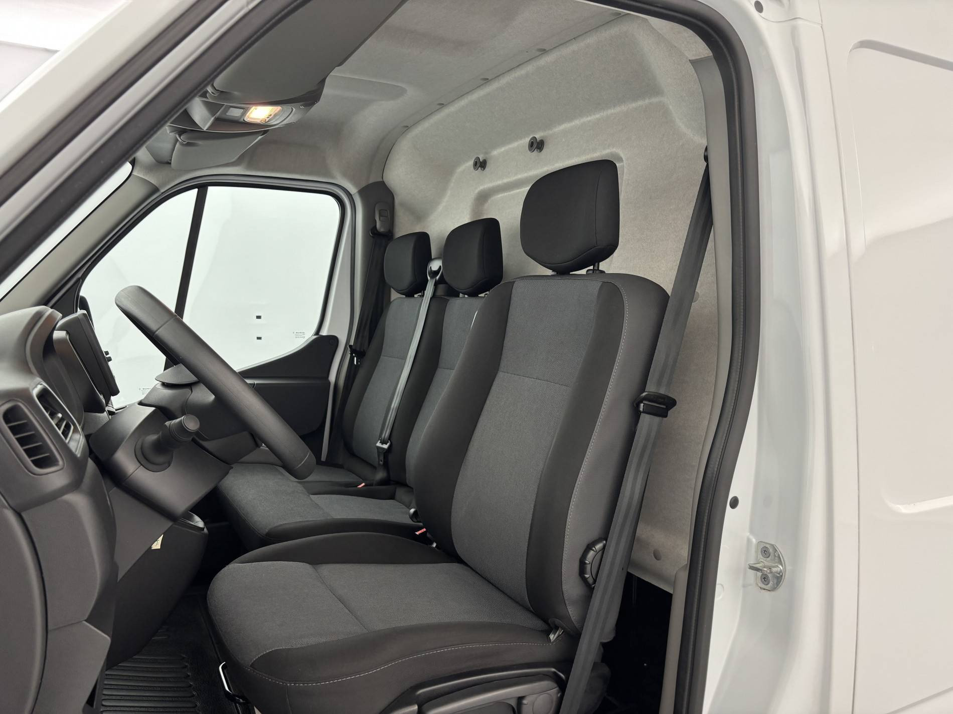 Vente en ligne Renault Master Fourgon MASTER FGN TRAC F3500 L2H2 BLUE DCI 135 au prix de 24 890 €