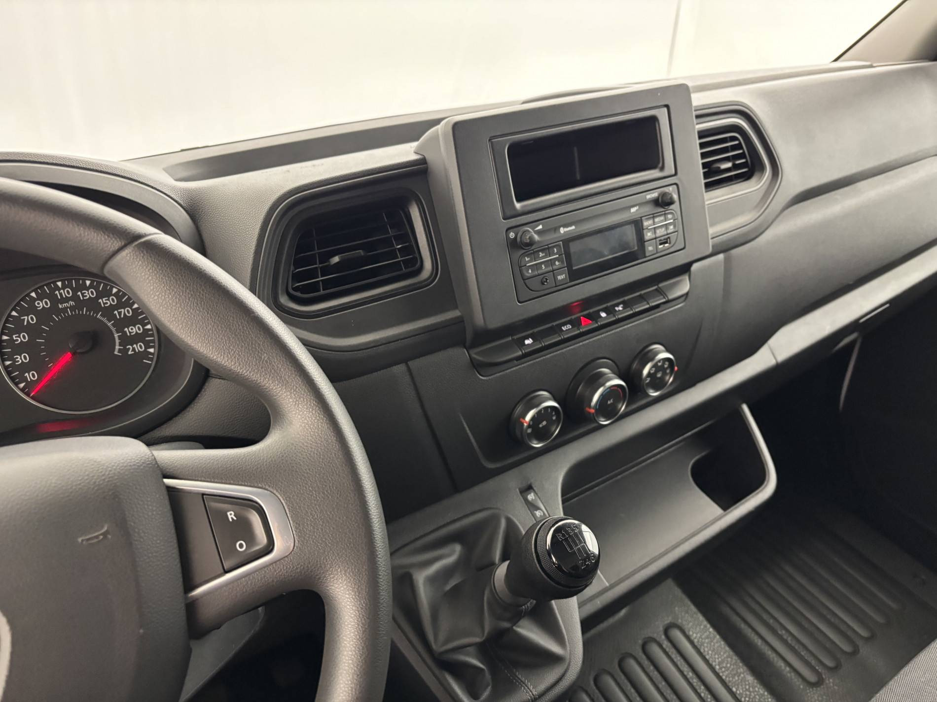 Vente en ligne Renault Master Fourgon MASTER FGN TRAC F3500 L2H2 BLUE DCI 135 au prix de 23 990 €