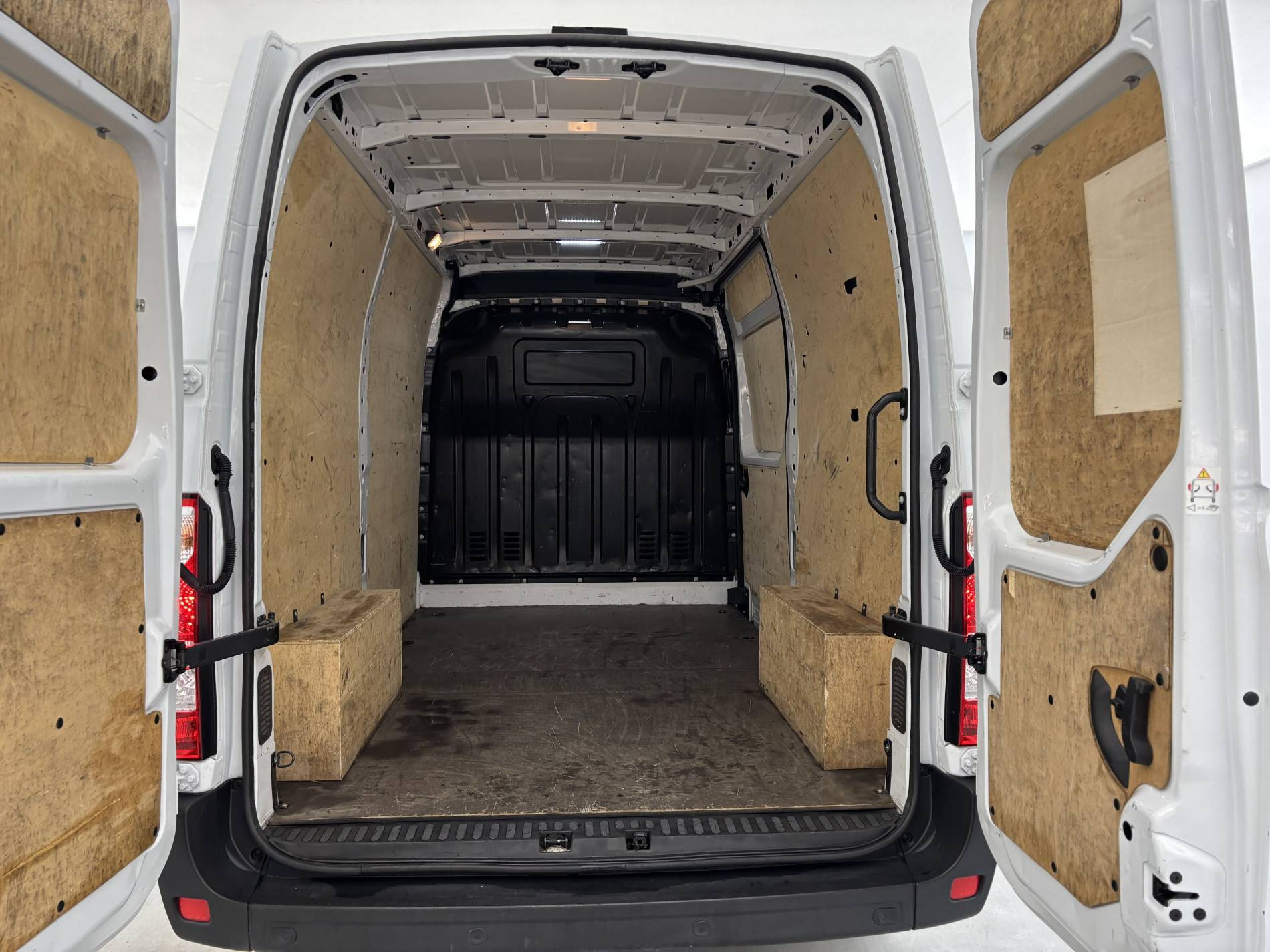 Vente en ligne Renault Master Fourgon MASTER FGN TRAC F3500 L2H2 BLUE DCI 135 au prix de 24 890 €