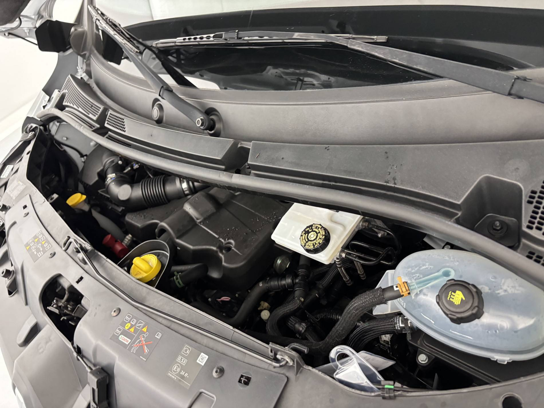 Vente en ligne Renault Master Fourgon MASTER FGN TRAC F3500 L2H2 BLUE DCI 135 au prix de 23 990 €