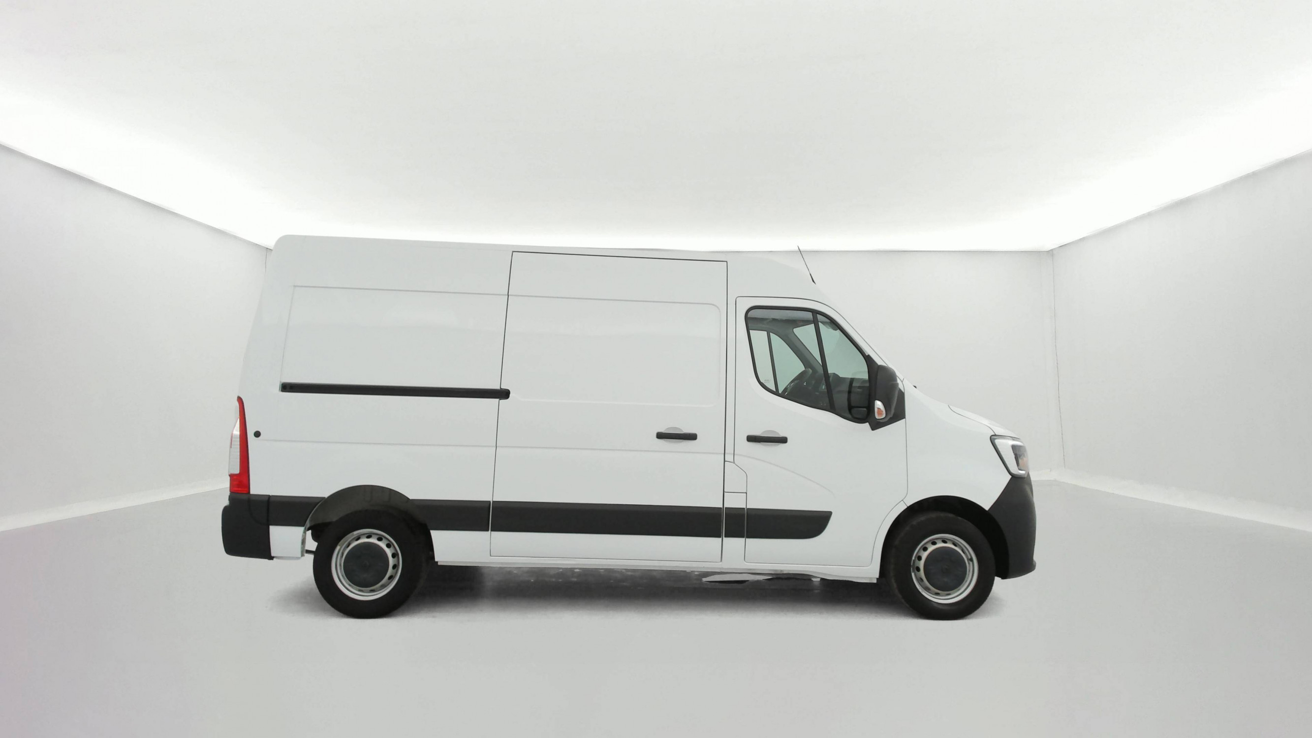 Vente en ligne Renault Master Fourgon MASTER FGN TRAC F3500 L2H2 BLUE DCI 135 au prix de 24 890 €