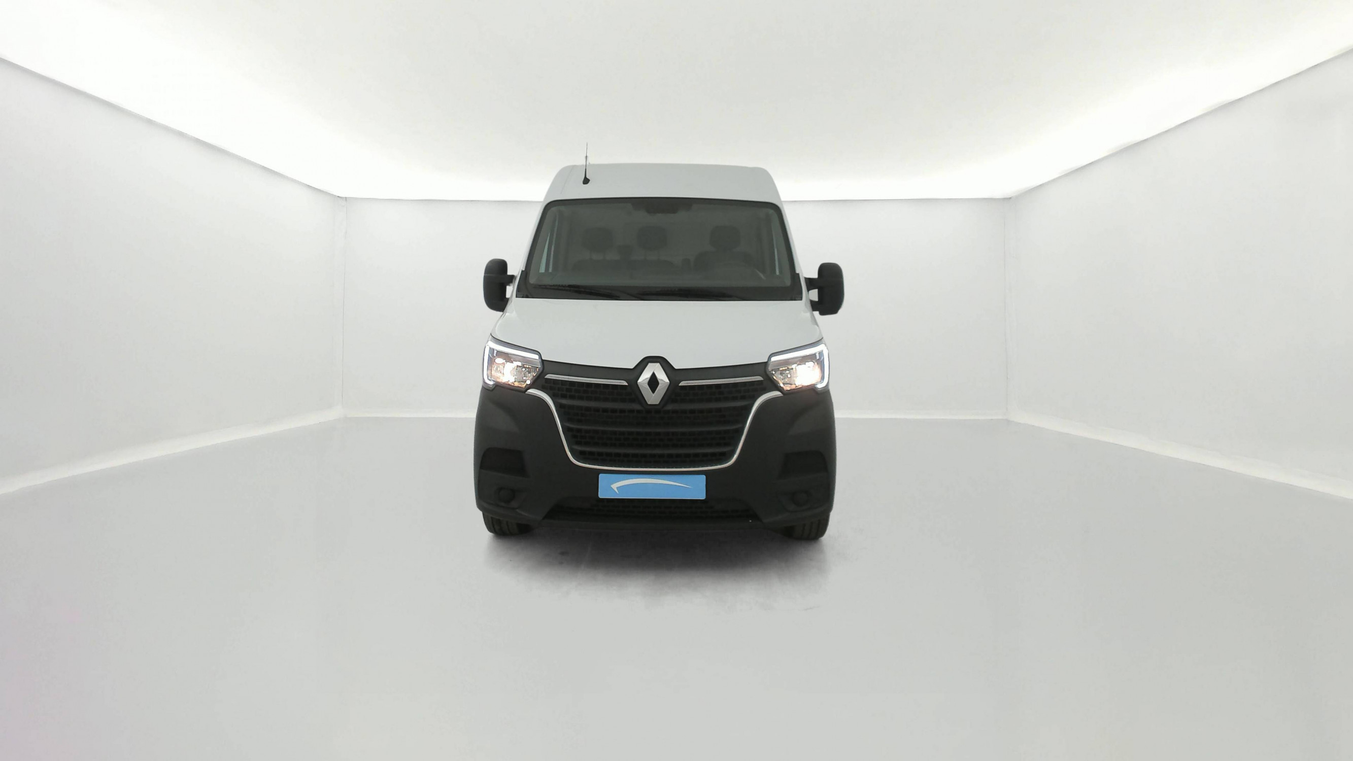 Vente en ligne Renault Master Fourgon MASTER FGN TRAC F3500 L2H2 BLUE DCI 135 au prix de 23 990 €
