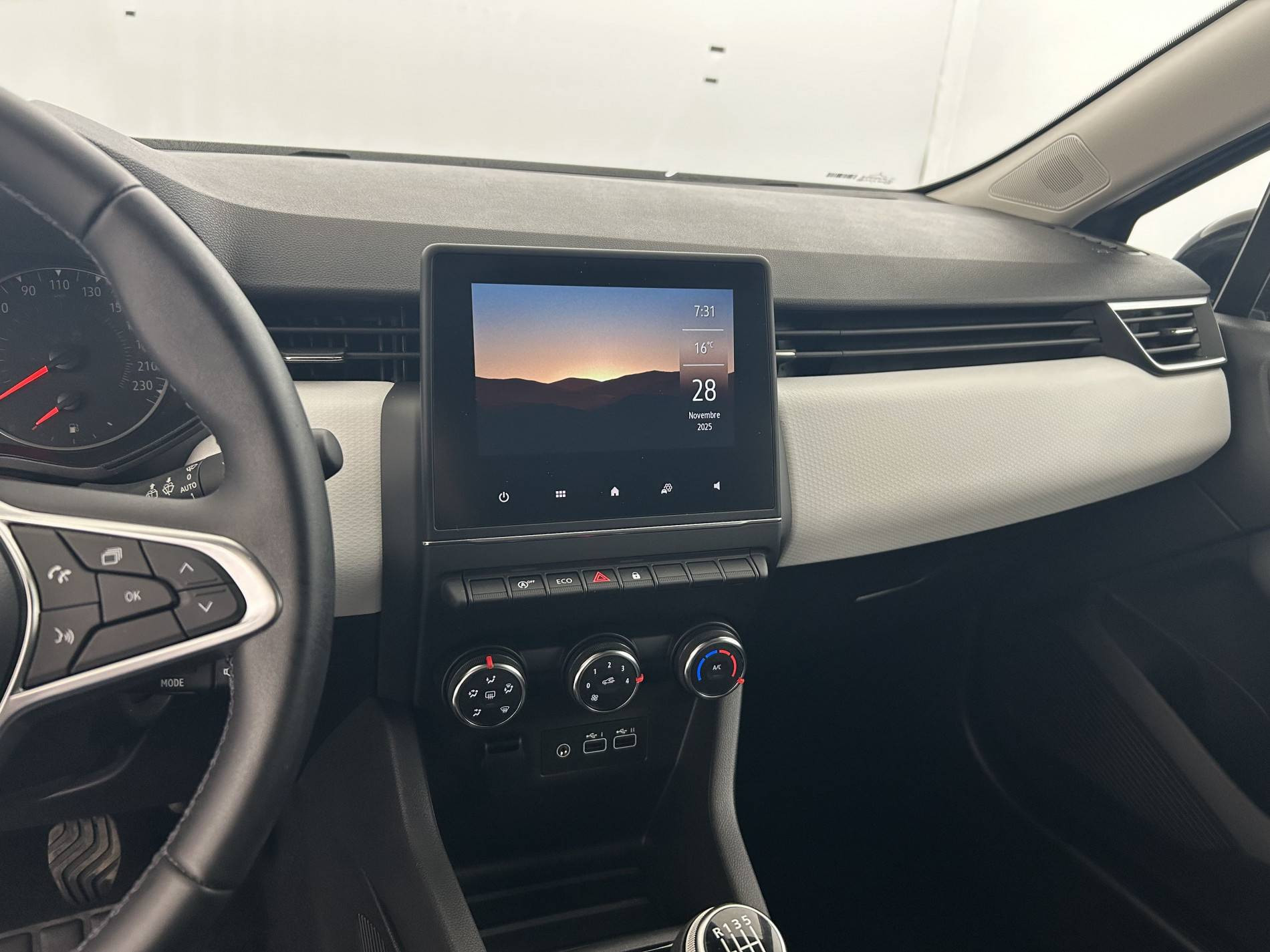 Vente en ligne Renault Clio 5 Clio TCe 90 au prix de 15 590 €