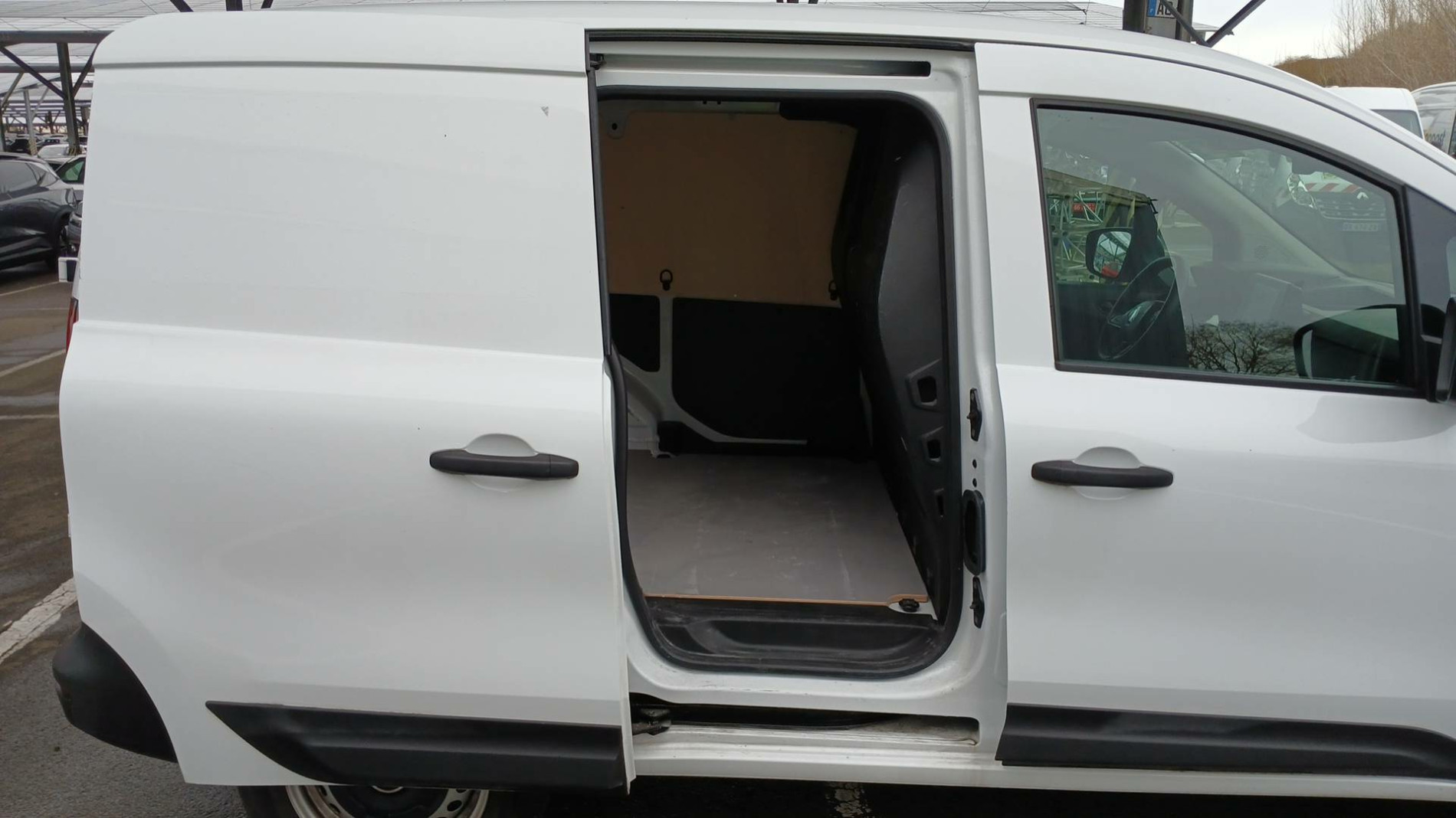 Vente en ligne Renault Kangoo Van  BLUE DCI 95 au prix de 19 890 €