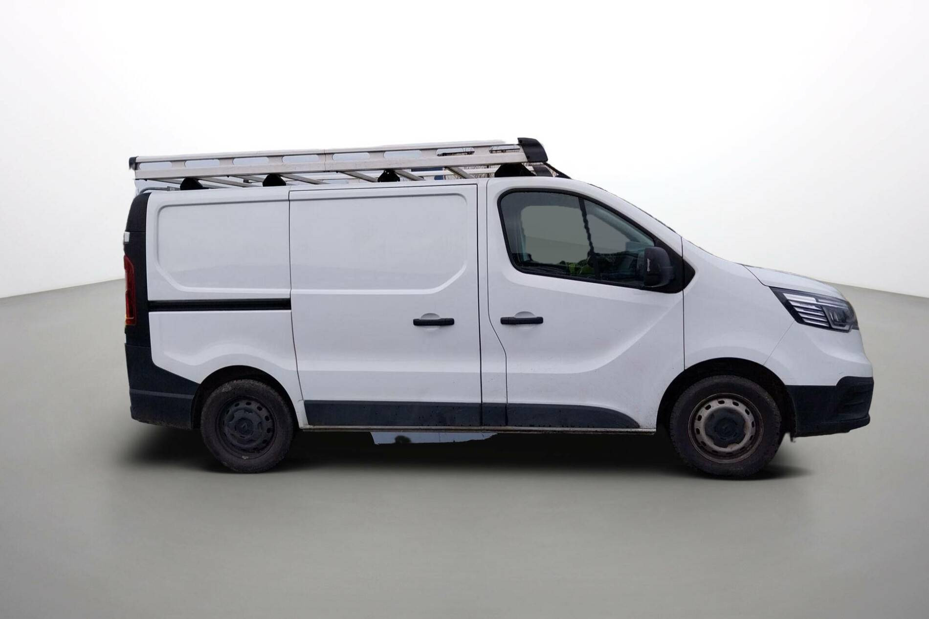 Vente en ligne Renault Trafic 3 Fourgon TRAFIC FGN L1H1 2800 KG BLUE DCI 110 au prix de 19 790 €