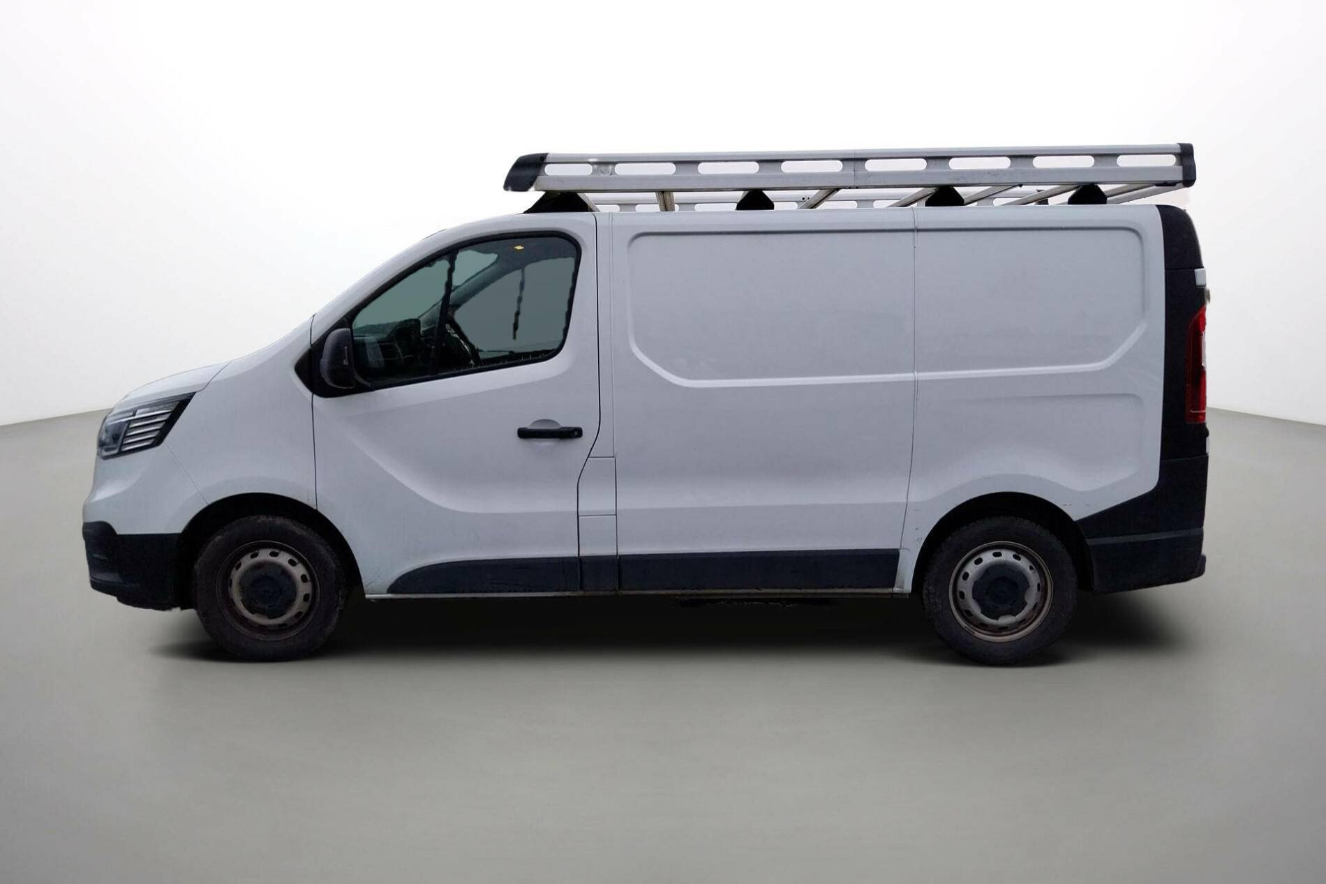 Vente en ligne Renault Trafic 3 Fourgon TRAFIC FGN L1H1 2800 KG BLUE DCI 110 au prix de 19 790 €