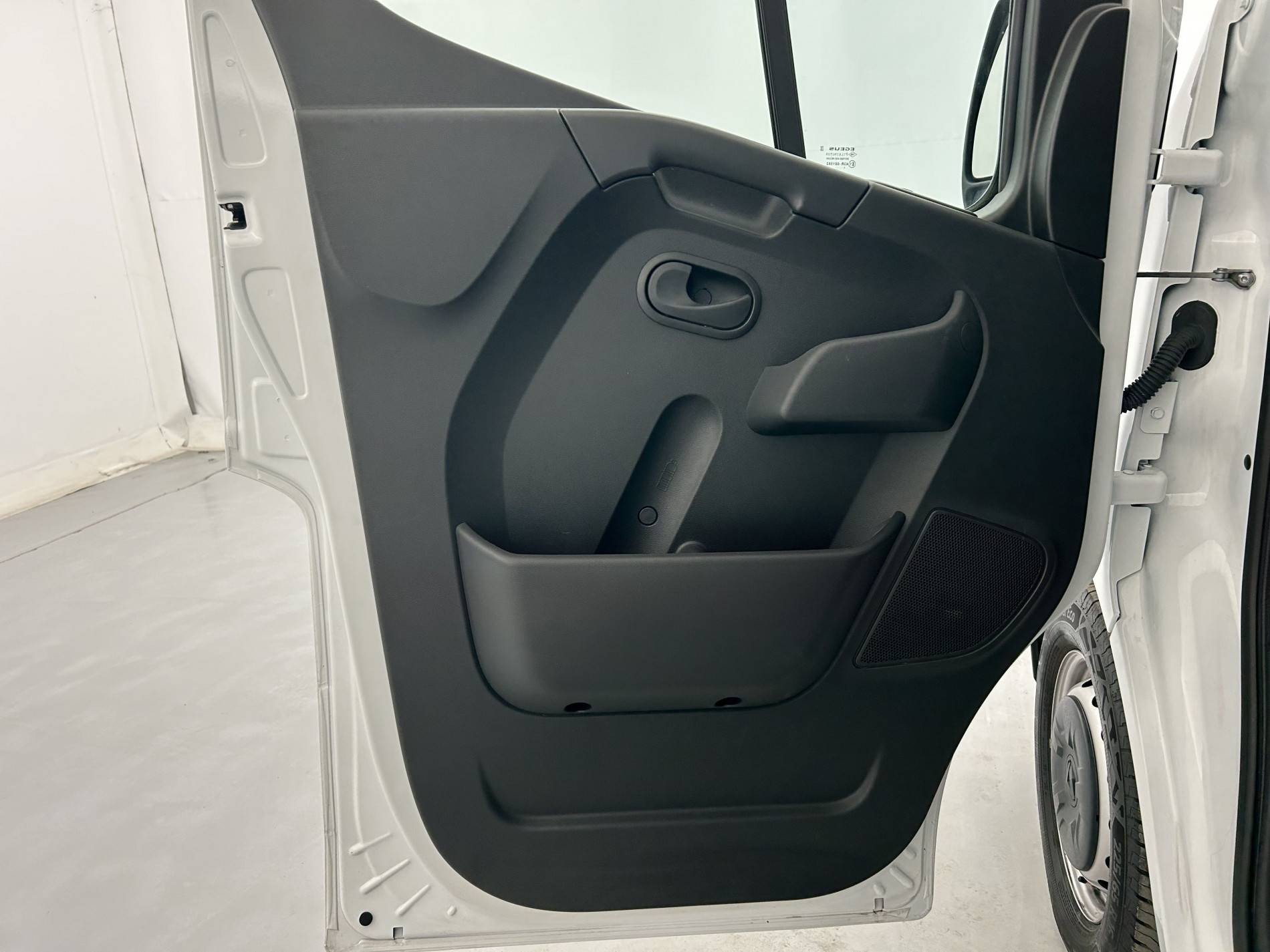 Vente en ligne Renault Master 3 Châssis Cabine MASTER PHC TRAC F3500 L3H1 BLUE DCI 145 EURO VI au prix de 28 790 €