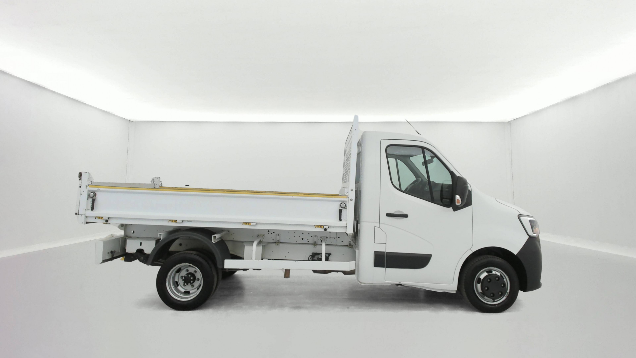 Vente en ligne Renault Master 3 Châssis Cabine MASTER CC PROP RJ3500 PAF AR COURT L2 DCI 130 au prix de 28 990 €