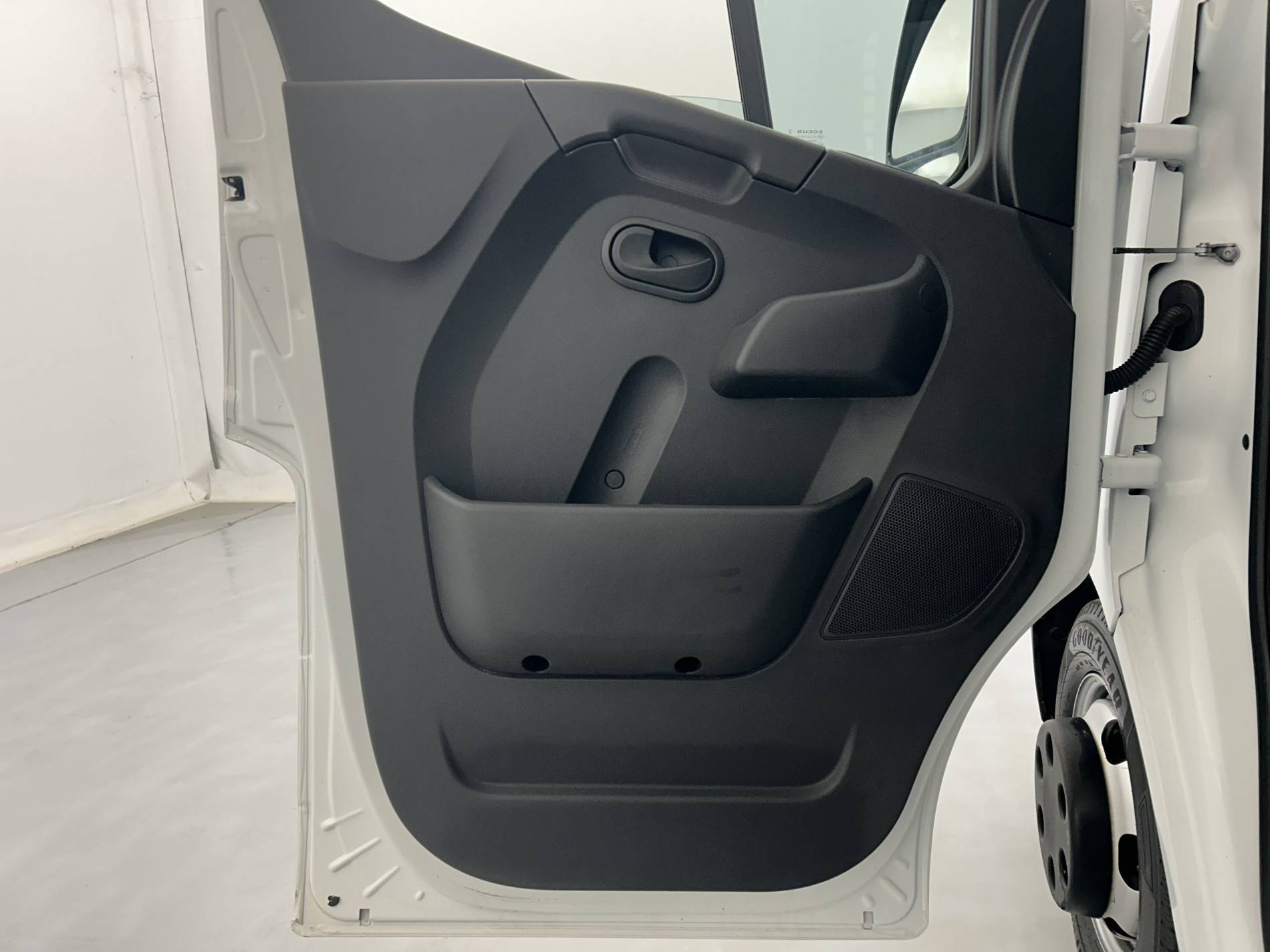 Vente en ligne Renault Master 3 Châssis Cabine MASTER CC PROP RJ3500 PAF AR COURT L2 DCI 130 au prix de 28 990 €