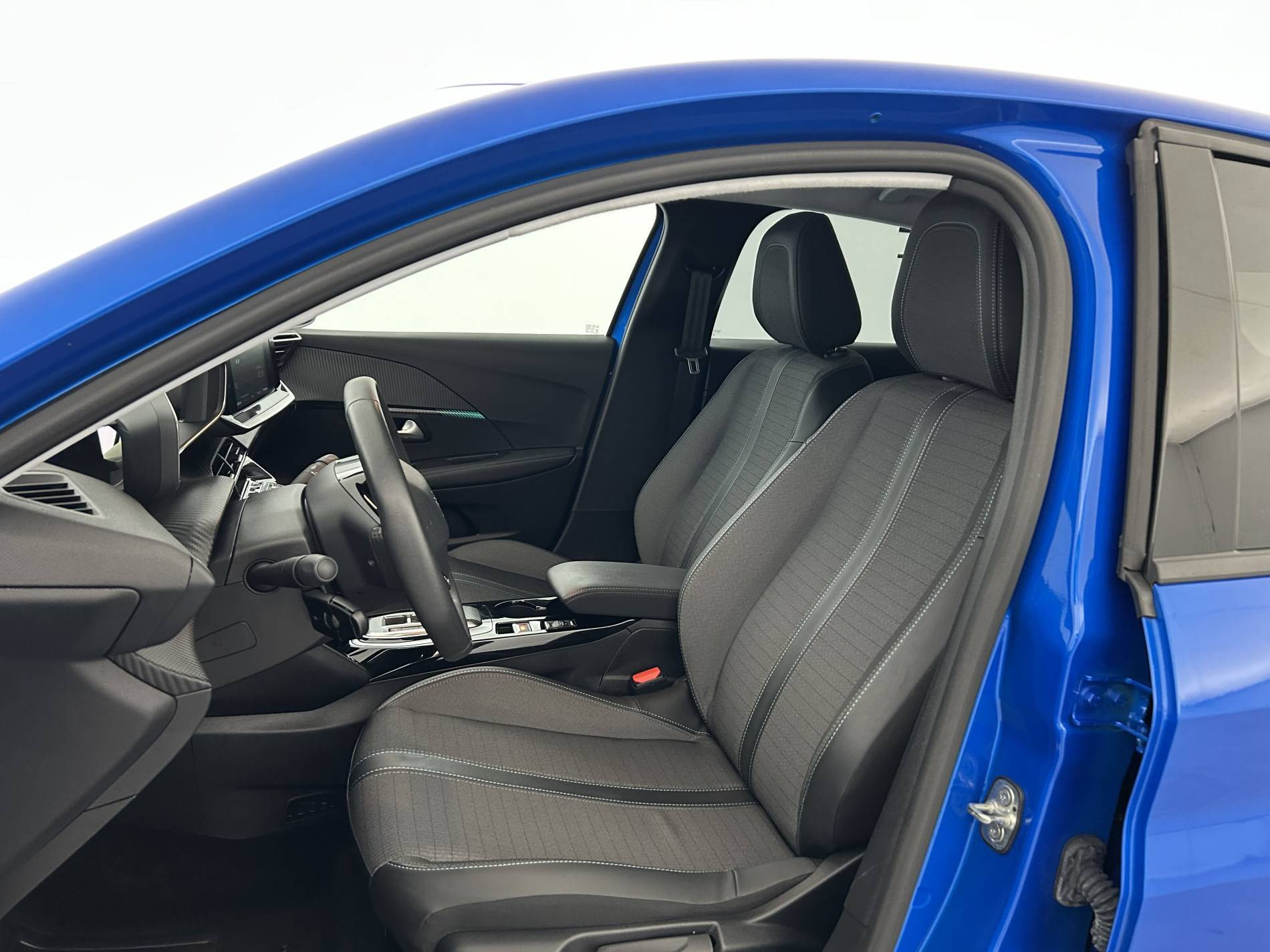 Vente en ligne Peugeot E-208  50 kWh 136ch au prix de 15 990 €