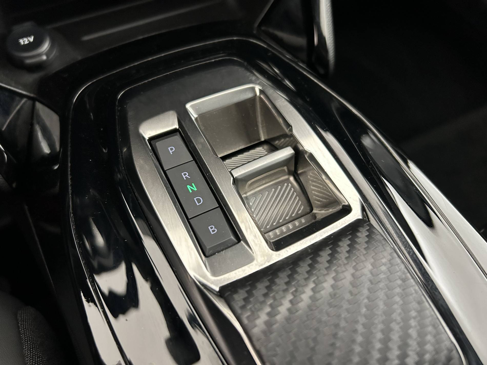 Vente en ligne Peugeot E-208  50 kWh 136ch au prix de 15 990 €