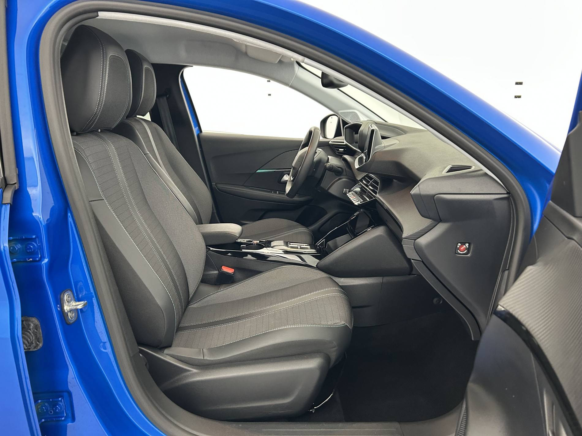 Vente en ligne Peugeot E-208  50 kWh 136ch au prix de 15 990 €