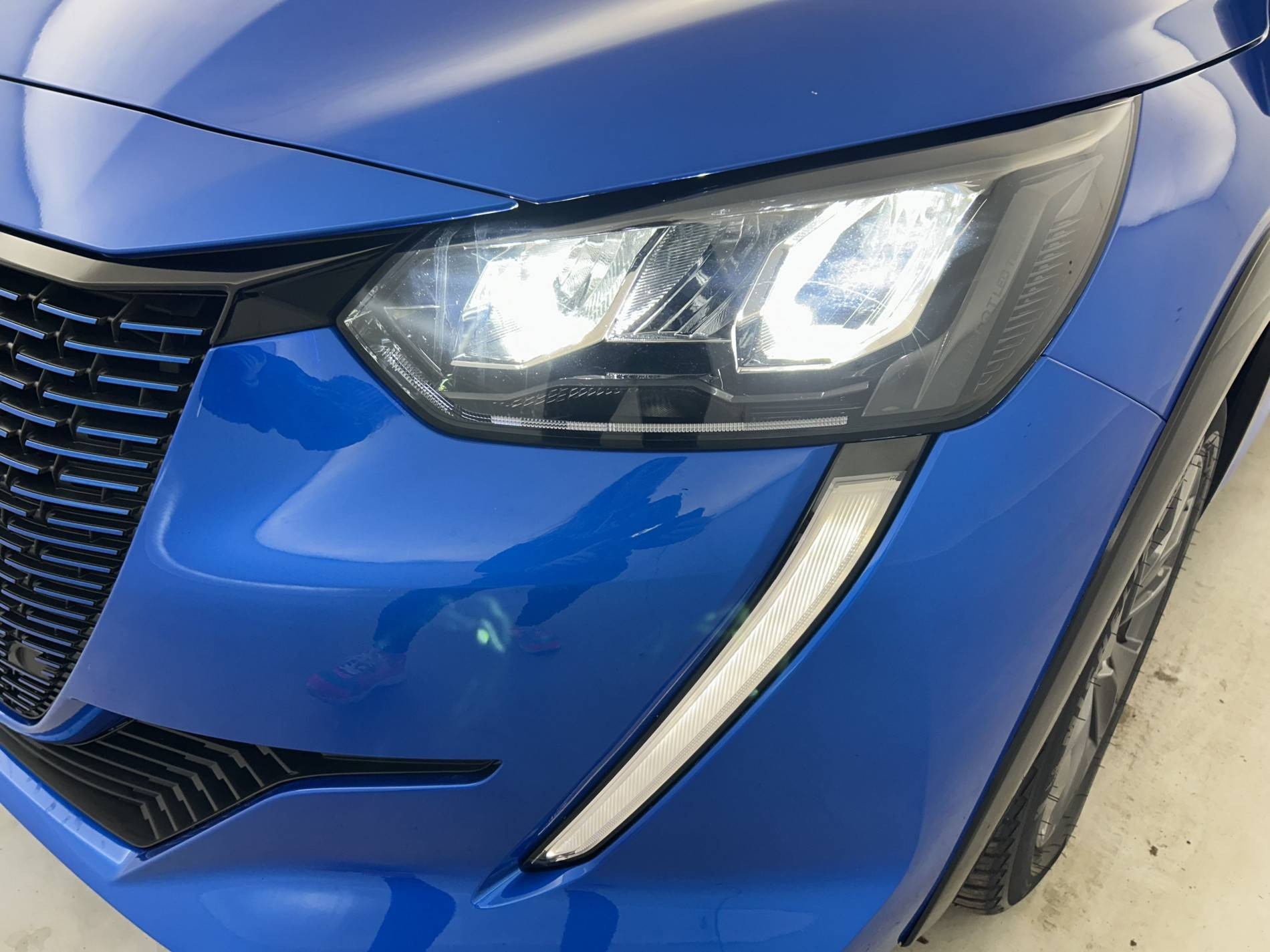 Vente en ligne Peugeot E-208  50 kWh 136ch au prix de 15 990 €